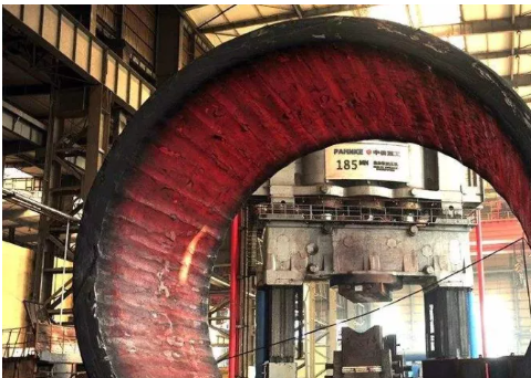 還能使鍛件制造的各工藝過程易于控制。